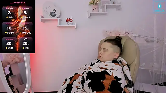 Snapshot of Dolly__Queen_ chatting on January 31, 12:17 am Dolly Queen online show from January 31, 12:17 am