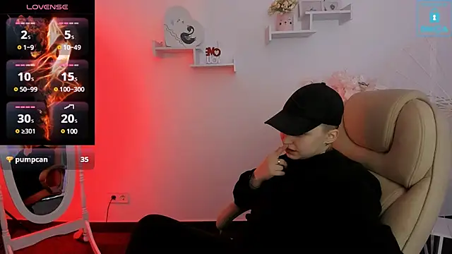 Snapshot of Dolly__Queen_ chatting on February 7, 11:55 pm Dolly Queen online show from February 7, 11:55 pm