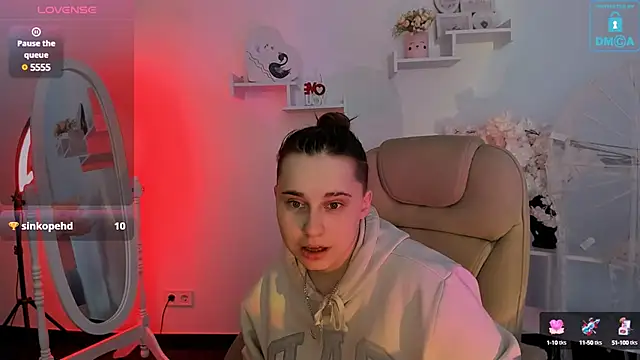 Snapshot of Dolly__Queen_ chatting on February 8, 11:34 pm Dolly Queen online show from February 8, 11:34 pm