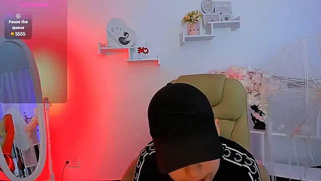 Snapshot of Dolly__Queen_ chatting on February 11, 9:25 pm Dolly Queen online show from February 11, 9:25 pm