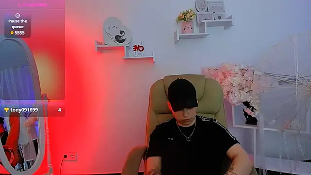 Snapshot of Dolly__Queen_ chatting on February 12, 12:27 am Dolly Queen online show from February 12, 12:27 am