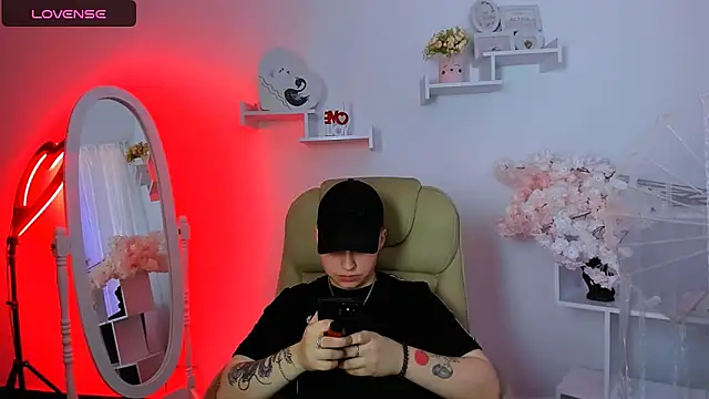 Snapshot of Dolly__Queen_ chatting on February 14, 9:43 pm Dolly Queen online show from February 14, 9:43 pm