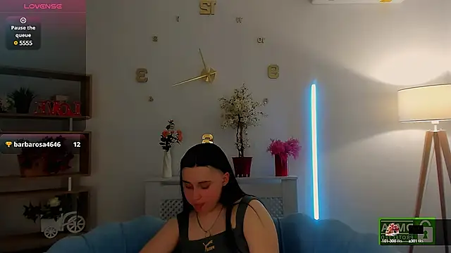 Snapshot of Dolly__Queen_ chatting on February 22, 1:00 am Dolly Queen online show from February 22, 1:00 am