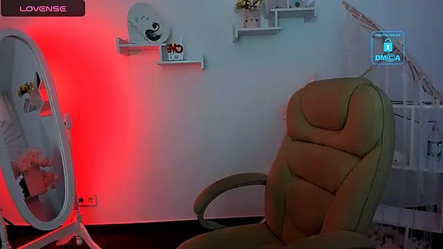 Snapshot of Dolly__Queen_ chatting on February 25, 9:02 pm Dolly Queen online show from February 25, 9:02 pm