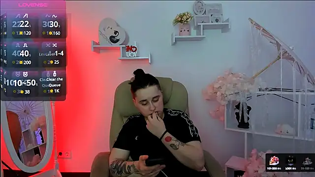 Snapshot of Dolly__Queen_ chatting on March 4, 12:29 am Dolly Queen online show from March 4, 12:29 am