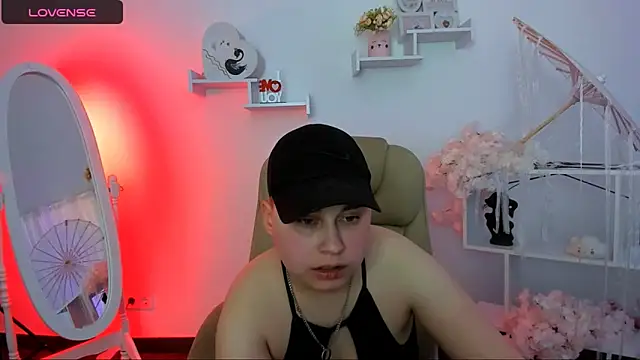 Snapshot of Dolly__Queen_ chatting on March 4, 11:22 pm Dolly Queen online show from March 4, 11:22 pm