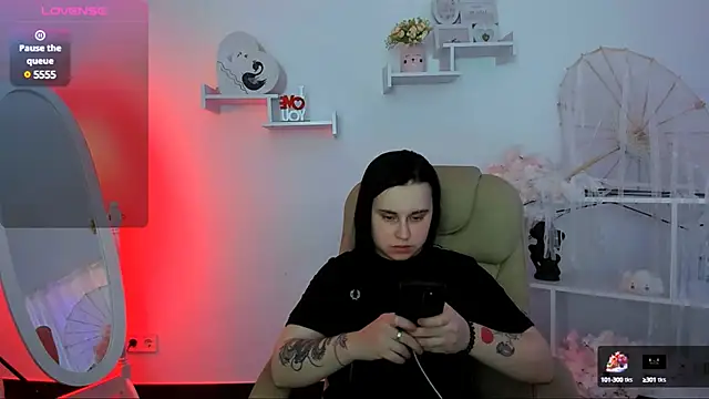 Snapshot of Dolly__Queen_ chatting on March 7, 8:22 pm Dolly Queen online show from March 7, 8:22 pm