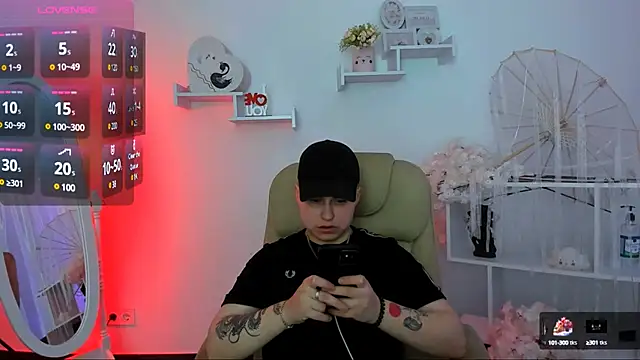 Snapshot of Dolly__Queen_ chatting on March 8, 9:51 pm Dolly Queen online show from March 8, 9:51 pm