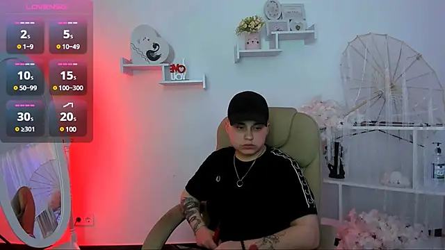 Snapshot of Dolly__Queen_ chatting on March 9, 12:53 am Dolly Queen online show from March 9, 12:53 am