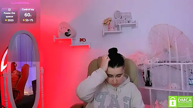 Snapshot of Dolly__Queen_ chatting on March 12, 11:12 pm Dolly Queen online show from March 12, 11:12 pm