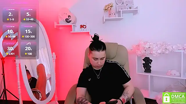 Snapshot of Dolly__Queen_ chatting on March 16, 3:14 am Dolly Queen online show from March 16, 3:14 am