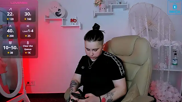 Snapshot of Dolly__Queen_ chatting on March 19, 12:26 am Dolly Queen online show from March 19, 12:26 am