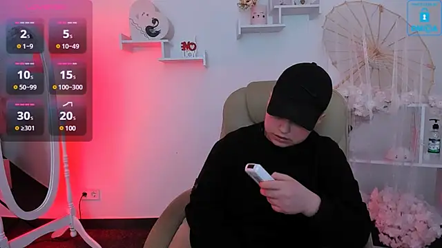 Snapshot of Dolly__Queen_ chatting on March 19, 6:12 pm Dolly Queen online show from March 19, 6:12 pm