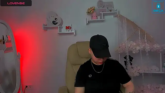 Snapshot of Dolly__Queen_ chatting on March 21, 9:56 pm Dolly Queen online show from March 21, 9:56 pm