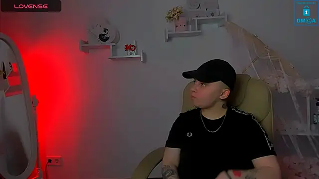 Snapshot of Dolly__Queen_ chatting on March 22, 1:00 am Dolly Queen online show from March 22, 1:00 am