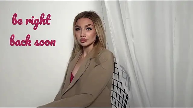 Snapshot of Ella_Milla chatting on February 15, 1:52 pm Ella Milla online show from February 15, 1:52 pm