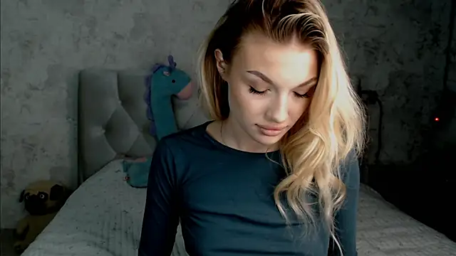 Snapshot of Ella_Milla chatting on June 18, 12:53 pm Ella Milla online show from June 18, 12:53 pm