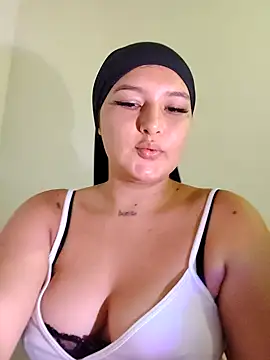 Celeste camila18 online show from September 18, 9:39 pm