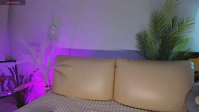 Miss Elia online show from May 2, 3:17 pm