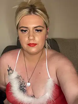 Snapshot of Blondiee3088 chatting on December 22, 7:21 pm Blondiee3088 online show from December 22, 7:21 pm