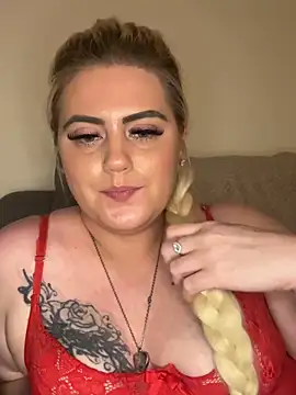 Snapshot of Blondiee3088 chatting on January 26, 1:20 am Blondiee3088 online show from January 26, 1:20 am