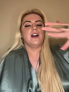 Snapshot of Blondiee3088 chatting on February 27, 11:37 pm Blondiee3088 online show from February 27, 11:37 pm