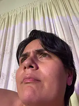 Snapshot of isabelacooperr chatting on December 23, 7:06 am isabelacooperr online show from December 23, 7:06 am