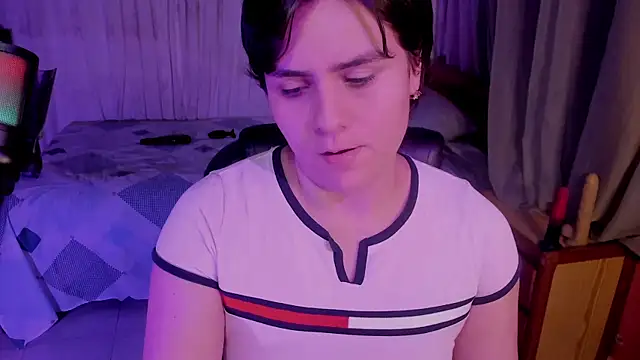isabelacooperr online show from May 17, 7:28 am