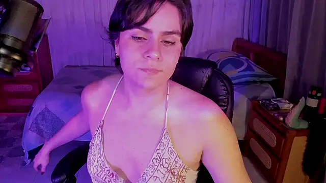 isabelacooperr online show from June 14, 5:20 am