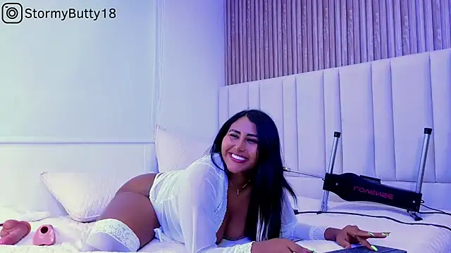 Snapshot of StormyButty18 chatting on March 15, 4:13 am StormyButty18 online show from March 15, 4:13 am