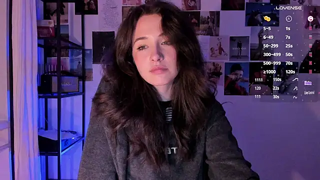 MonicaRocket online show from December 3, 1:32 pm