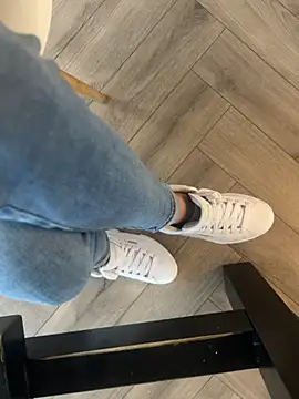 FeetVibe online show from October 25, 6:32 am