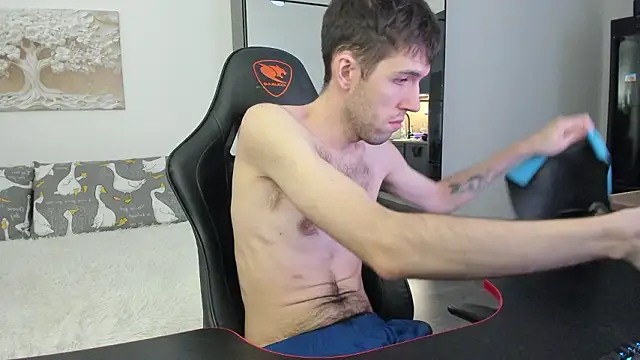 White Dylan online show from March 13, 8:37 pm