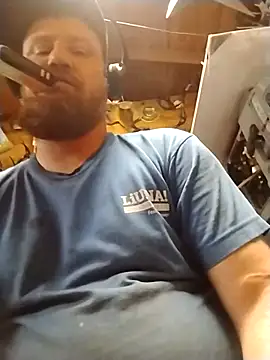 Snapshot of hornygiltz92 chatting on February 13, 11:06 am hornygiltz92 online show from February 13, 11:06 am