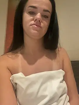 Snapshot of English-Chloe96 chatting on February 4, 5:24 am English-Chloe96 online show from February 4, 5:24 am