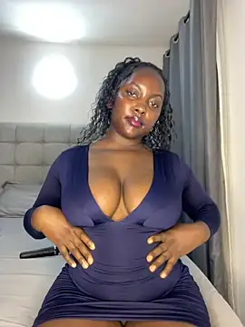 Snapshot of prettiepearl chatting on June 22, 3:25 am prettiepearl online show from June 22, 3:25 am