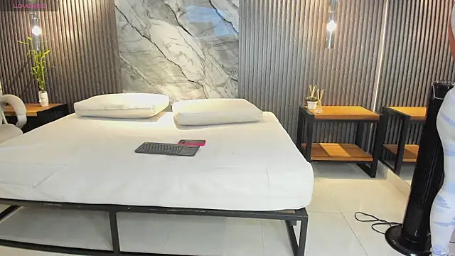 julietha taylor online show from November 14, 3:38 am