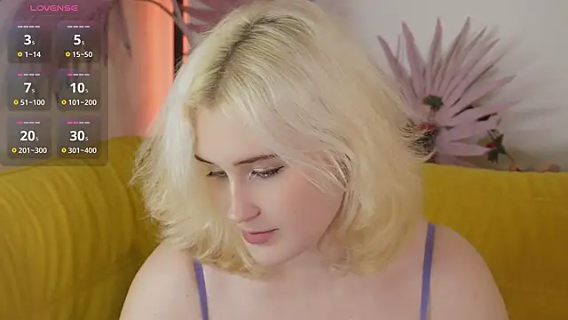 Snapshot of tiffannyjons chatting on October 15, 5:35 pm tiffannyjons online show from October 15, 5:35 pm