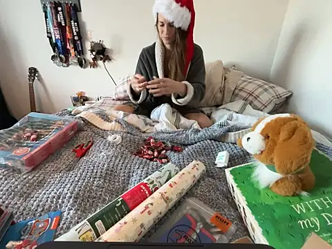 Snapshot of MissSwitch chatting on December 23, 1:45 pm MissSwitch online show from December 23, 1:45 pm