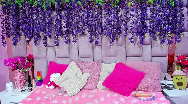 nathalia pink online show from December 4, 11:13 pm