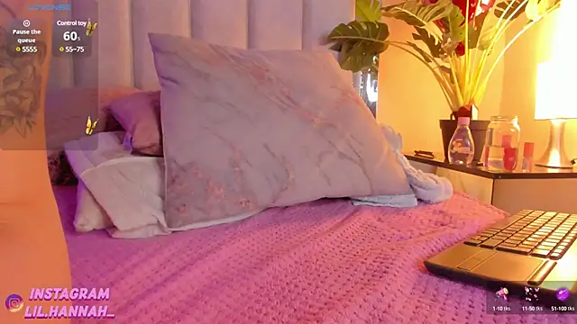 Snapshot of lil_hanna18 chatting on March 21, 12:07 am lil hanna18 online show from March 21, 12:07 am