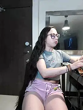 Snapshot of milena_23x chatting on March 4, 5:00 am milena 23x online show from March 4, 5:00 am