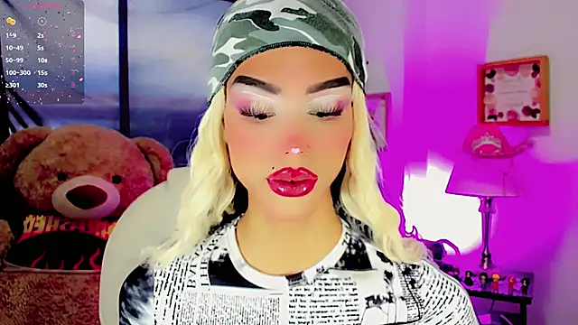 Snapshot of dollswit01 chatting on February 3, 9:50 pm dollswit01 online show from February 3, 9:50 pm