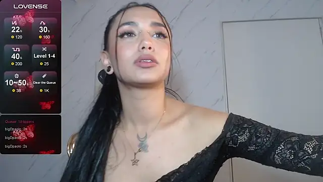 Snapshot of _ella_b chatting on December 1, 4:29 pm ella b online show from December 1, 4:29 pm