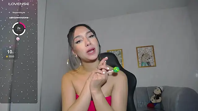 Snapshot of _ella_b chatting on January 14, 11:05 pm ella b online show from January 14, 11:05 pm