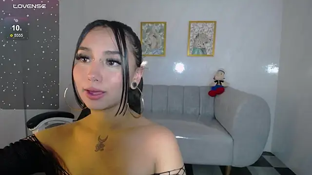 Snapshot of _ella_b chatting on January 22, 6:10 am ella b online show from January 22, 6:10 am