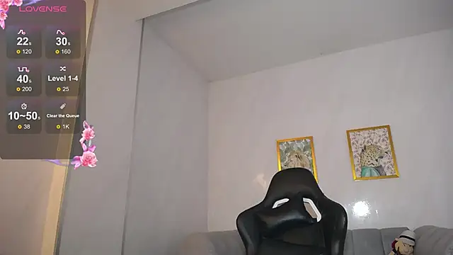 Snapshot of _ella_b chatting on February 20, 3:12 am ella b online show from February 20, 3:12 am