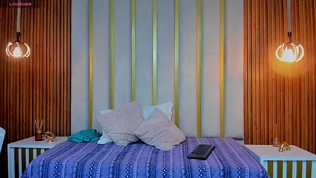 Snapshot of love_mommy chatting on March 22, 2:27 am love mommy online show from March 22, 2:27 am