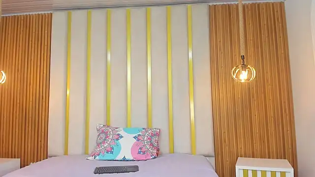 love mommy online show from October 31, 7:15 pm