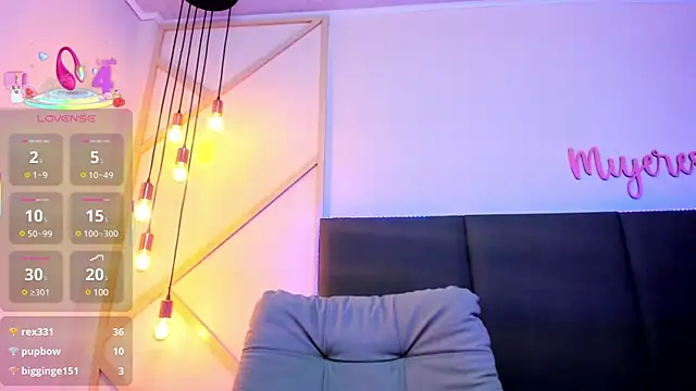 SophieHarris  online show from March 20, 1:35 am